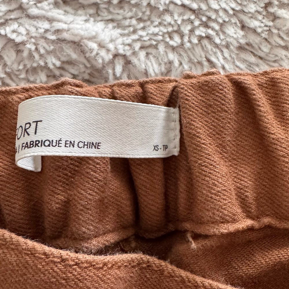 OAK + FORT Cropped Straight-Leg Pants in Brown - Picture 6 of 6